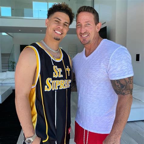 Austin McBroom Wiki, age, height, net worth, parents,。